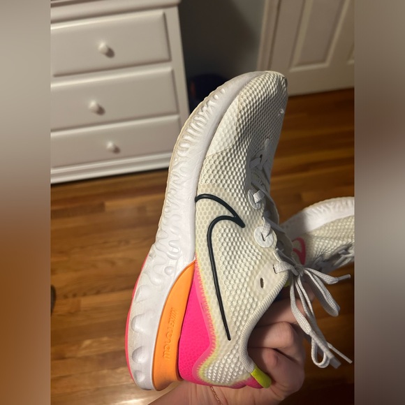 Women’s Nike Renew sneakers - Picture 5 of 5